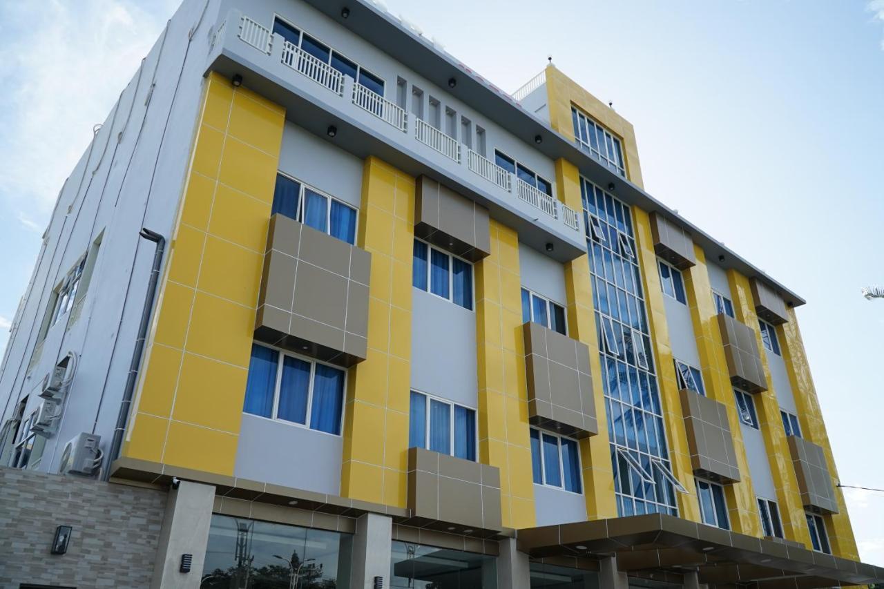 Kirei Hotel Bantaeng Extérieur photo