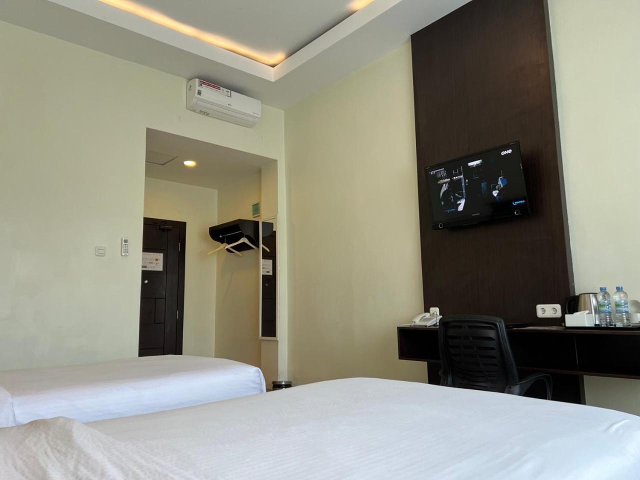 Kirei Hotel Bantaeng Extérieur photo