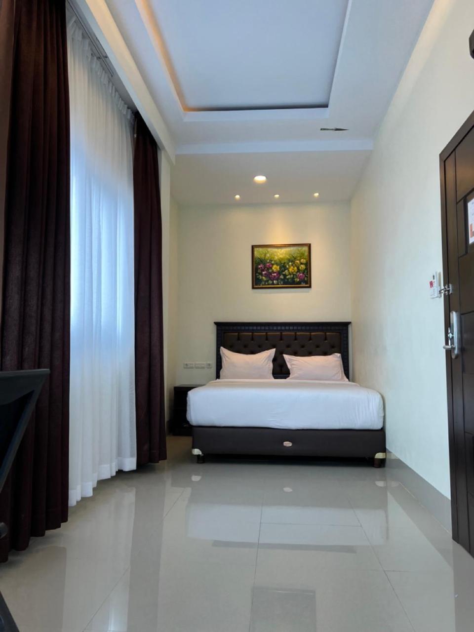 Kirei Hotel Bantaeng Extérieur photo