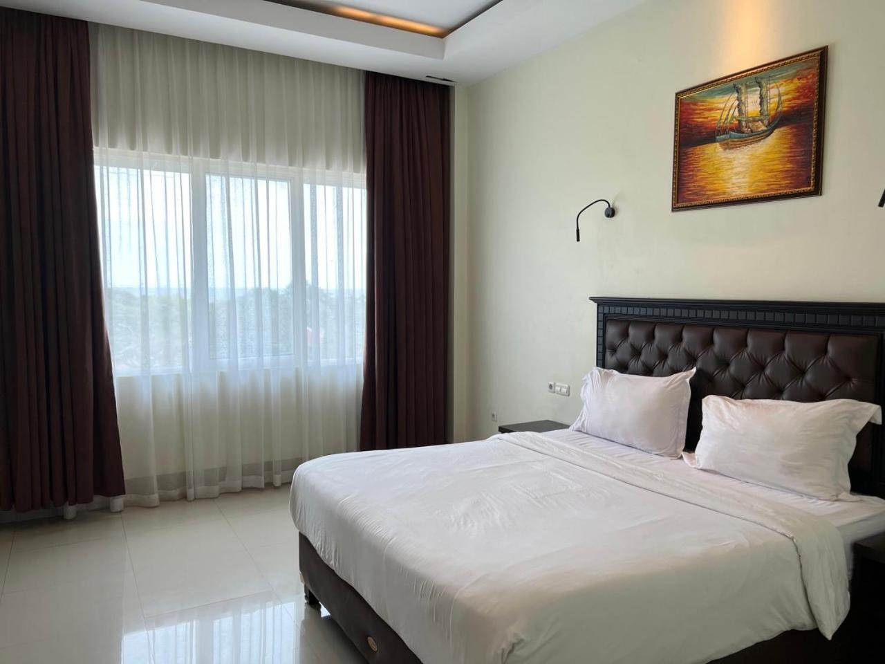 Kirei Hotel Bantaeng Extérieur photo