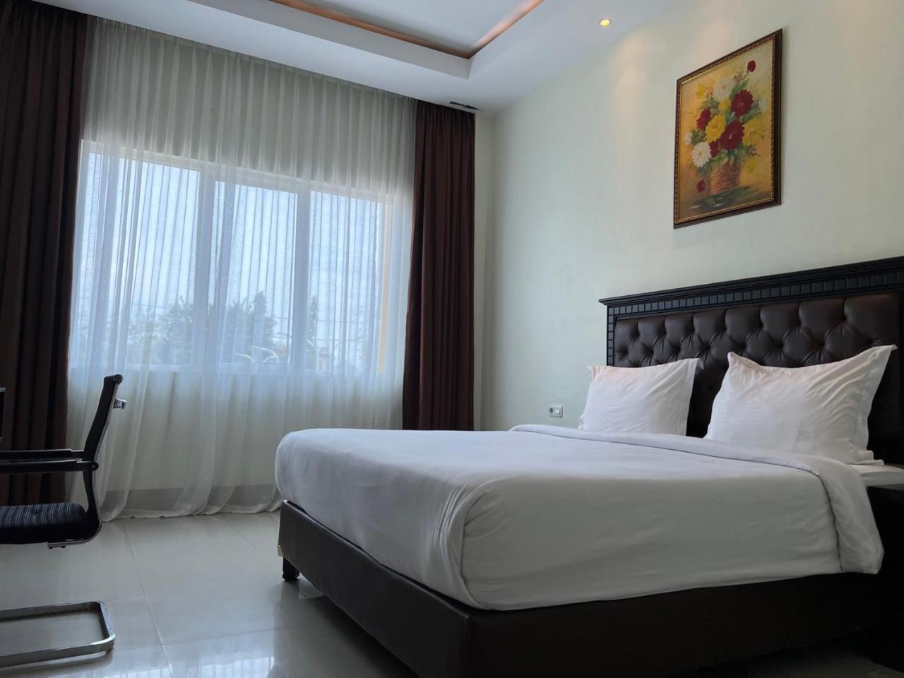 Kirei Hotel Bantaeng Extérieur photo