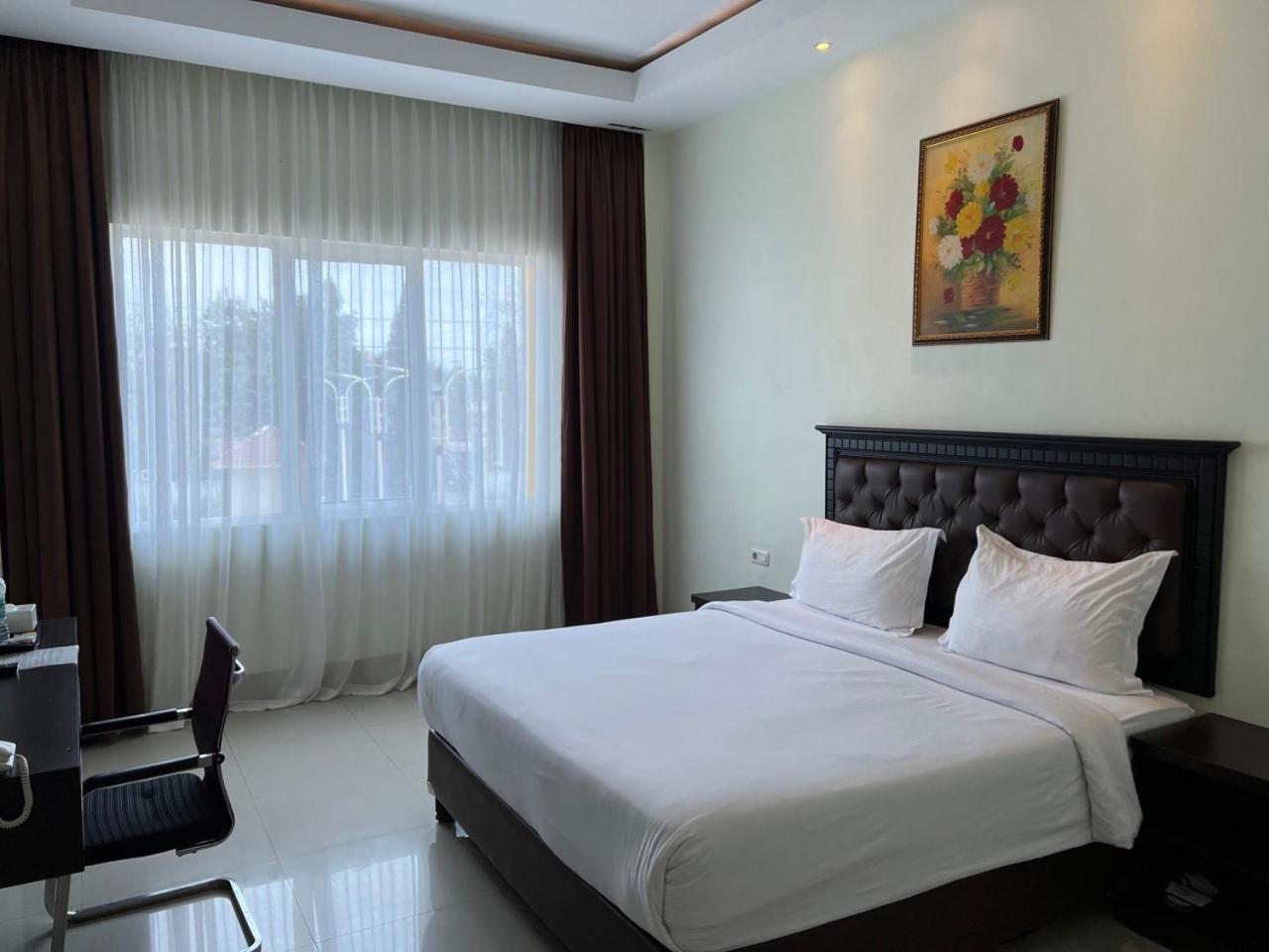 Kirei Hotel Bantaeng Extérieur photo