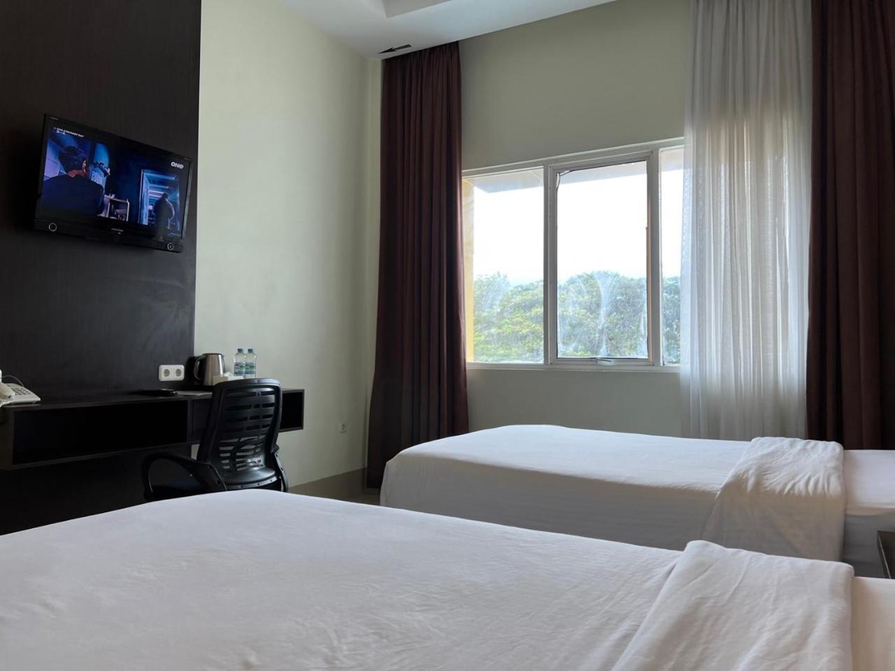 Kirei Hotel Bantaeng Extérieur photo