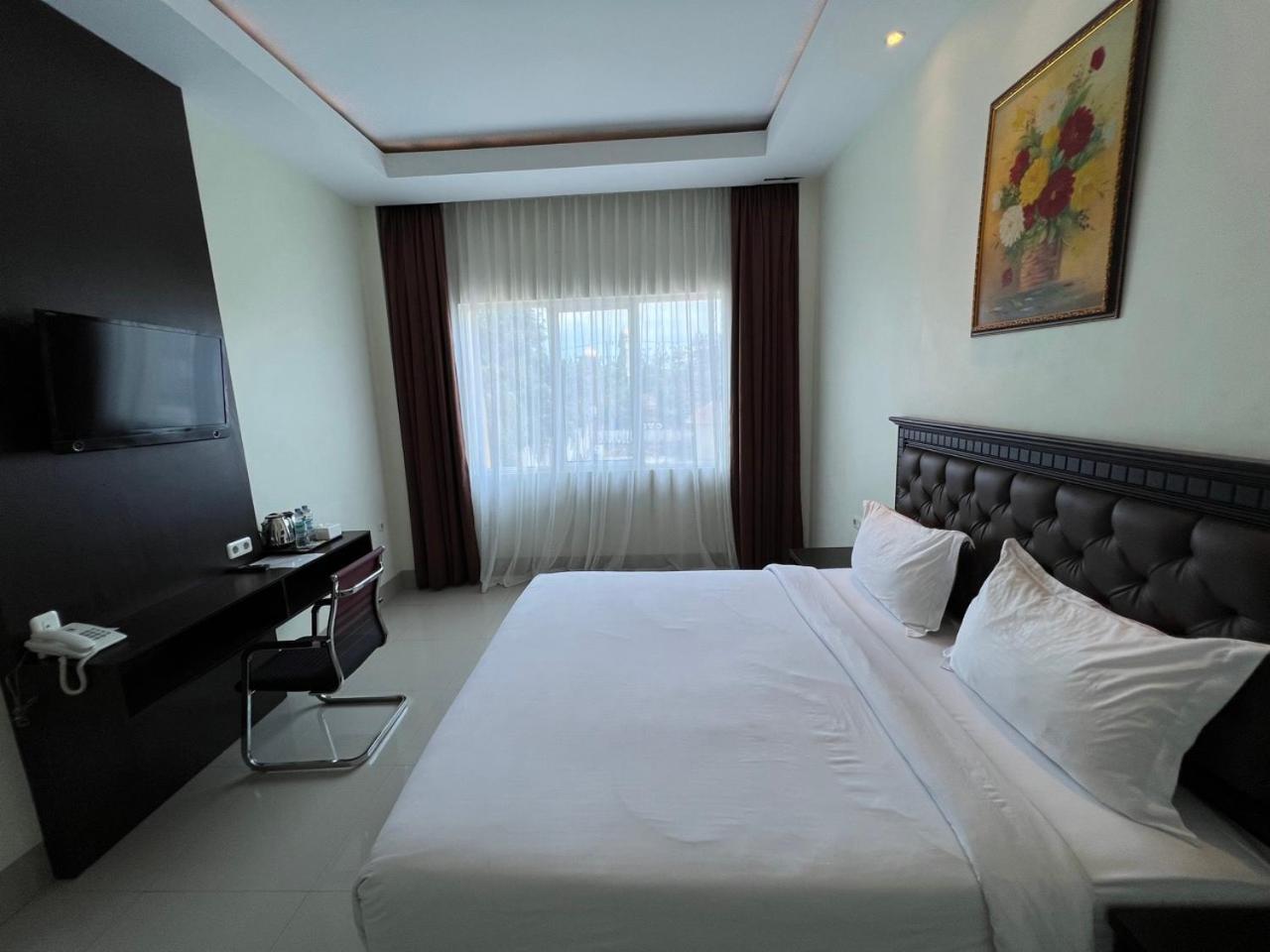Kirei Hotel Bantaeng Extérieur photo