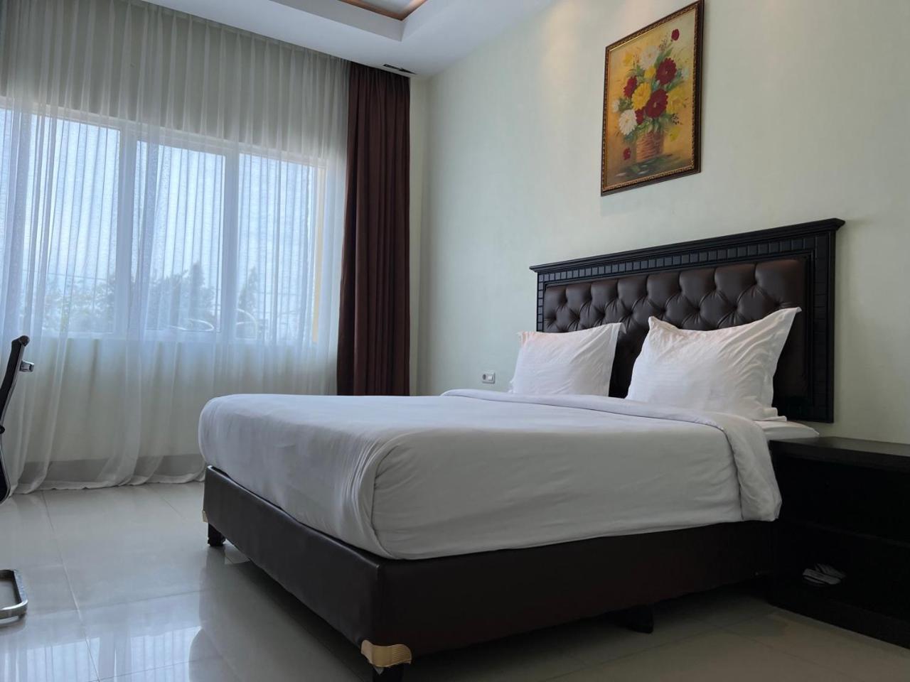 Kirei Hotel Bantaeng Extérieur photo