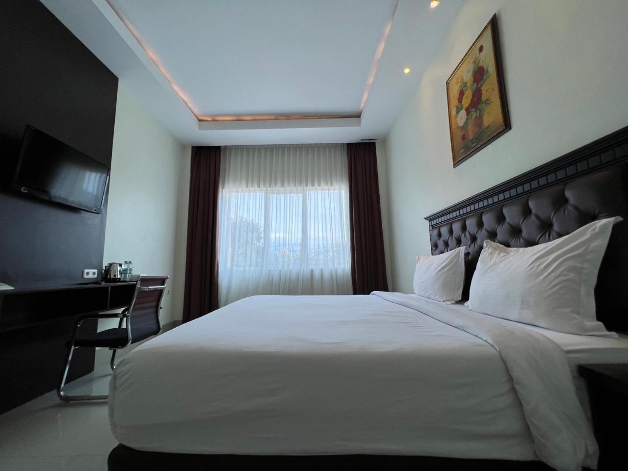 Kirei Hotel Bantaeng Extérieur photo