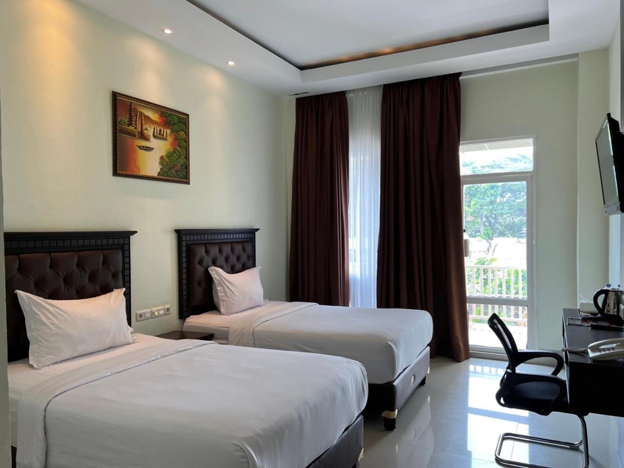 Kirei Hotel Bantaeng Extérieur photo