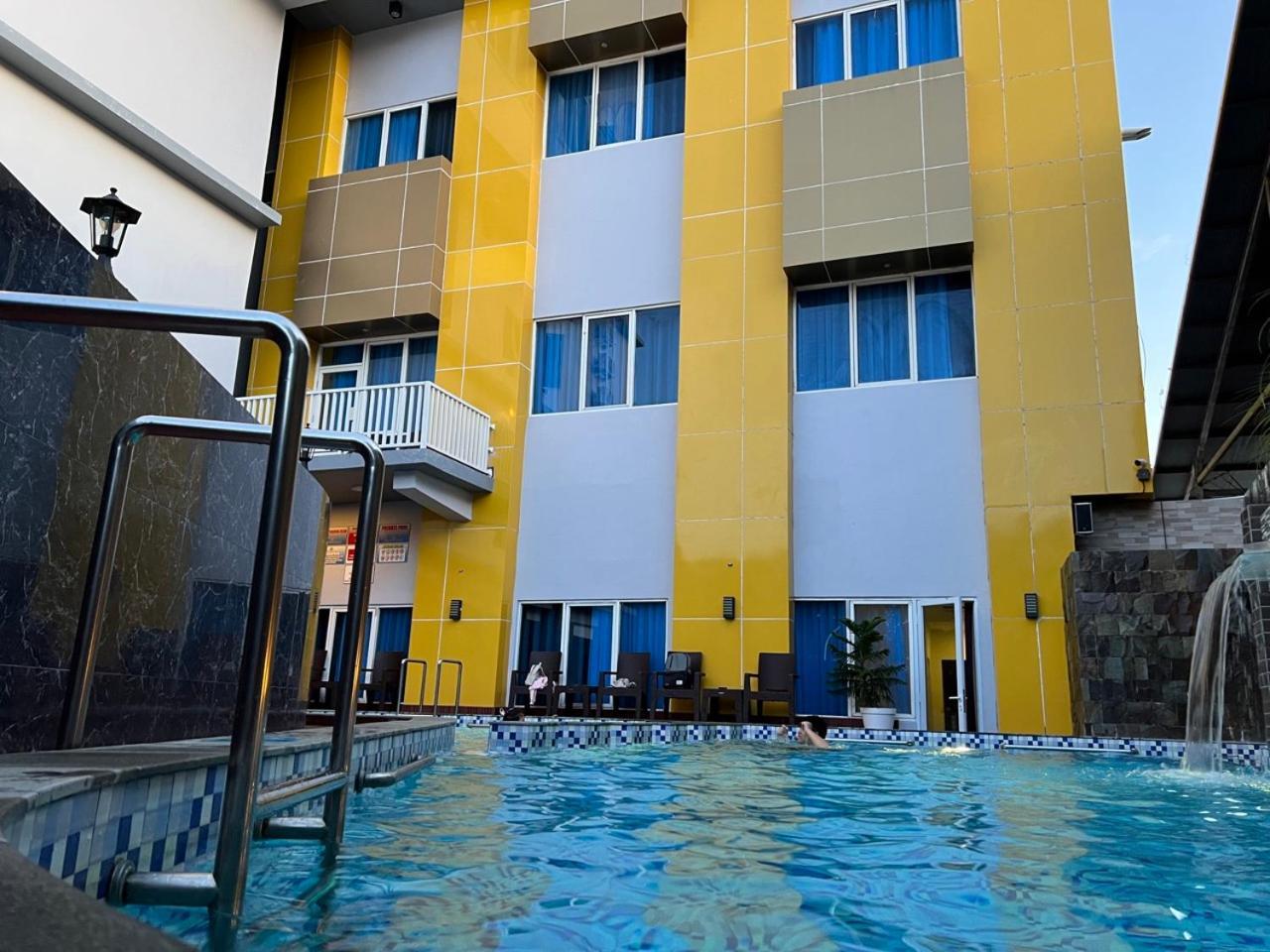 Kirei Hotel Bantaeng Extérieur photo