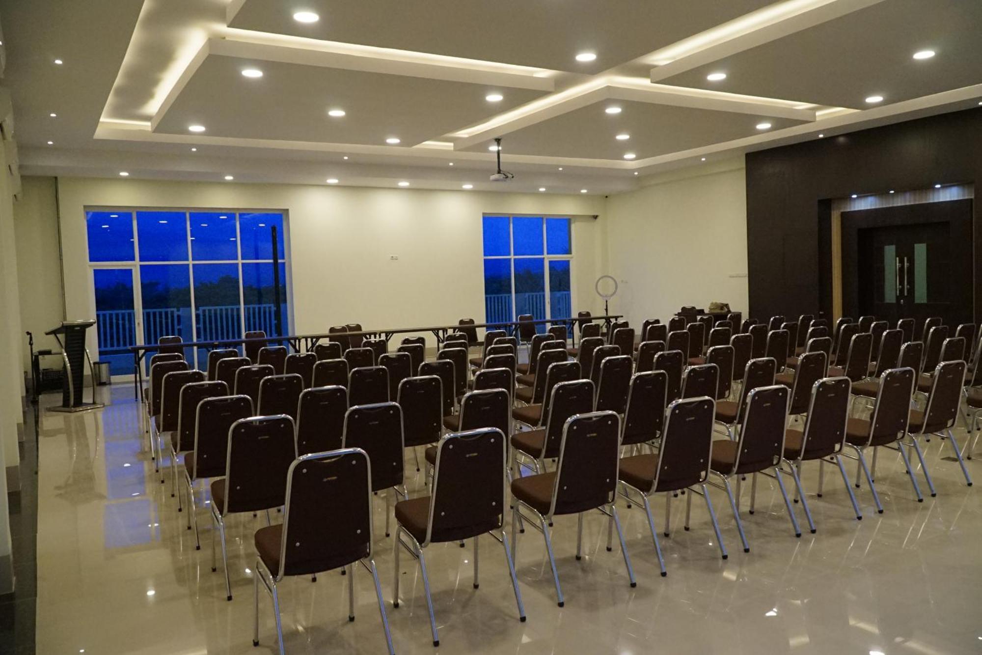 Kirei Hotel Bantaeng Extérieur photo