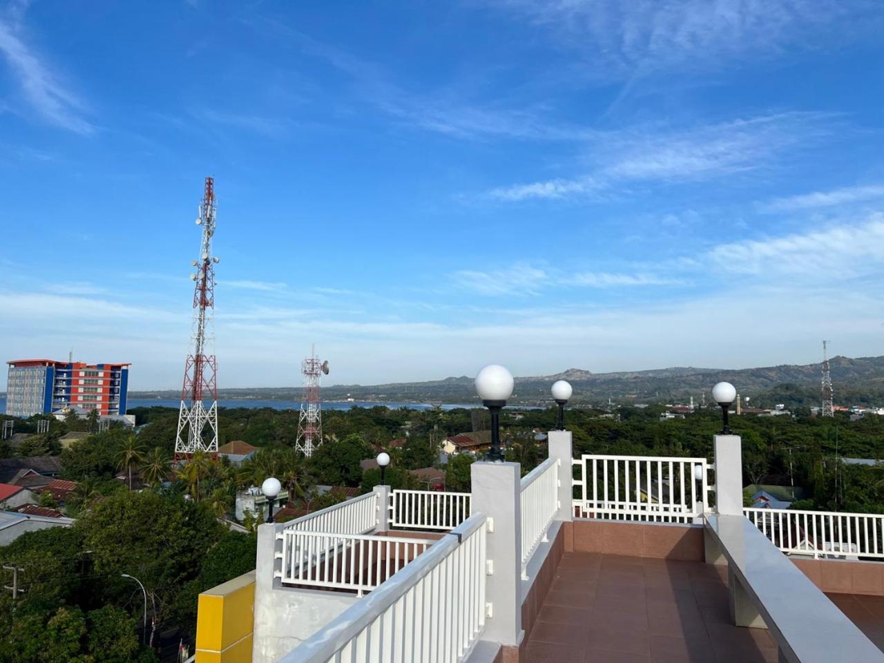 Kirei Hotel Bantaeng Extérieur photo